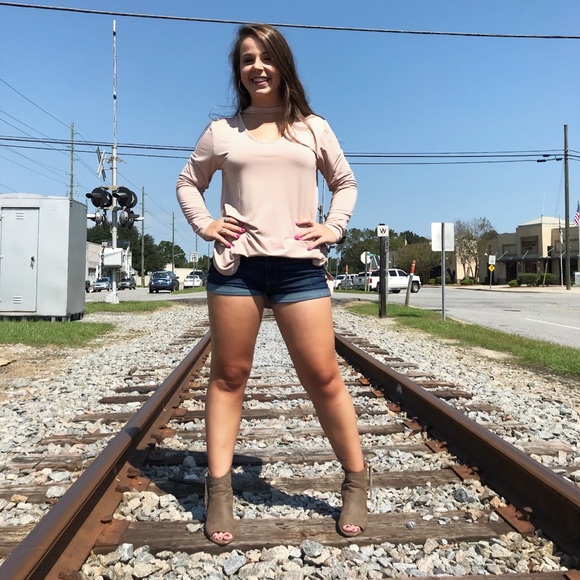 🎉SALE🎉 Feminine Top - Camel - Picture 5 of 5